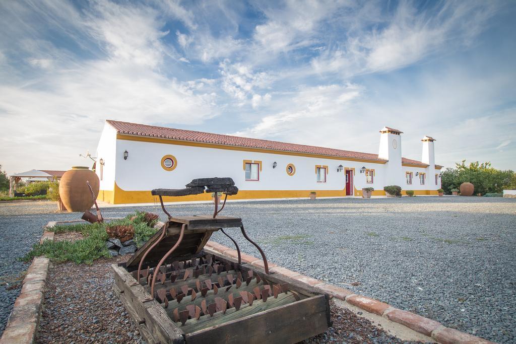Monte Chalaca - Turismo Rural Ferreira Do Alentejo Buitenkant foto